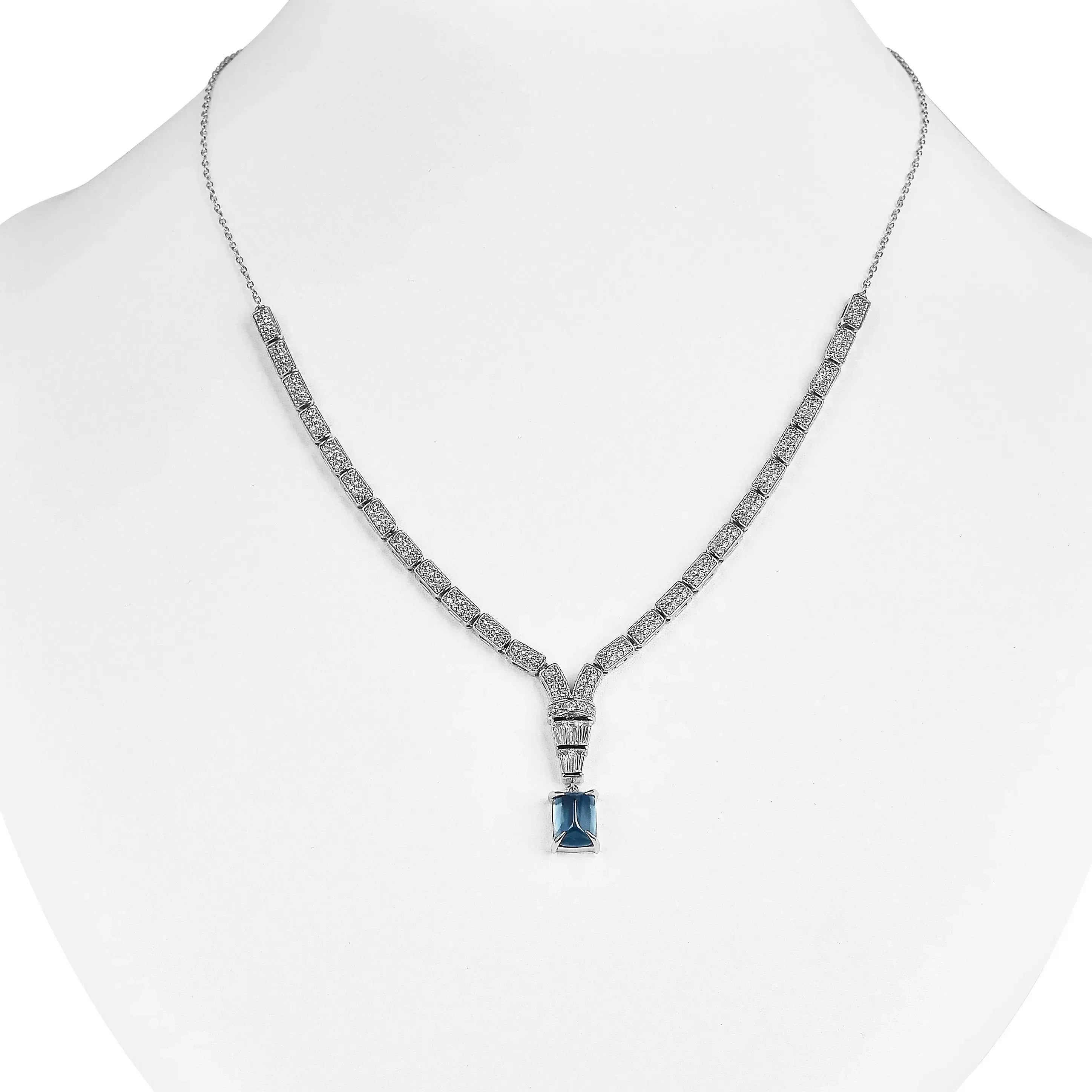 Collar con piedra natal de topacio azul de Londres natural