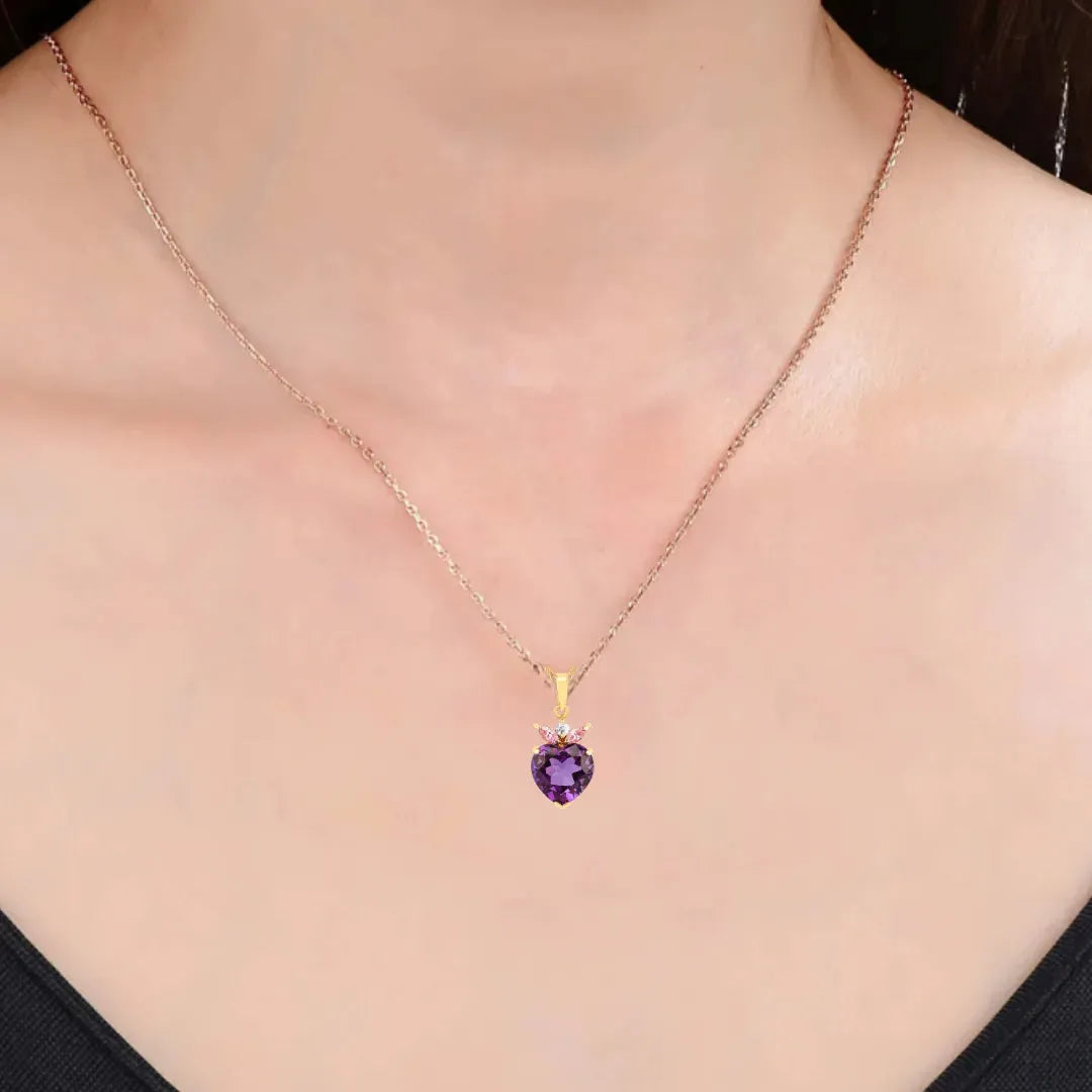 Collar con colgante de corazón de amatista gruesa