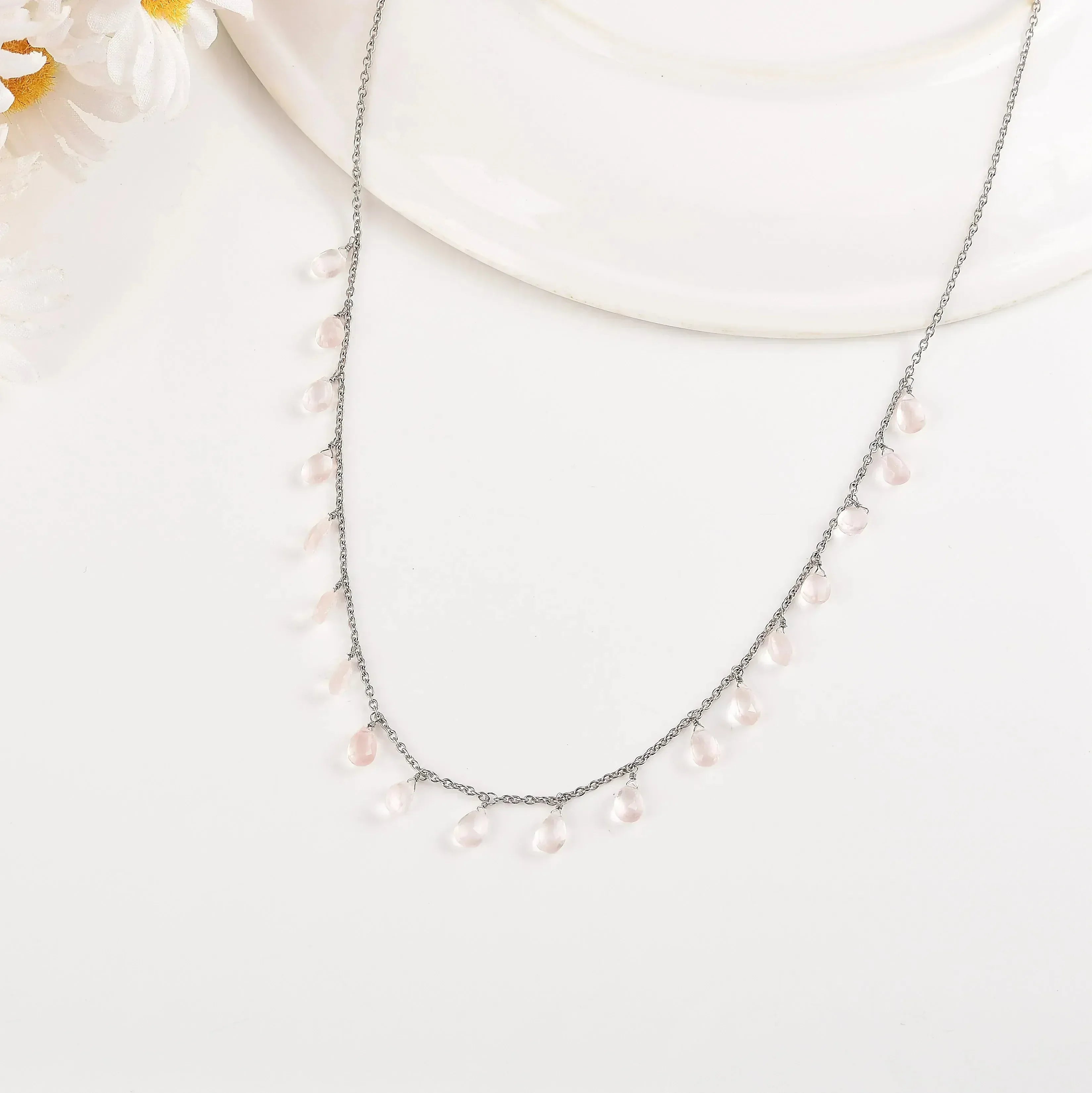 Collar de capas de cuarzo rosa