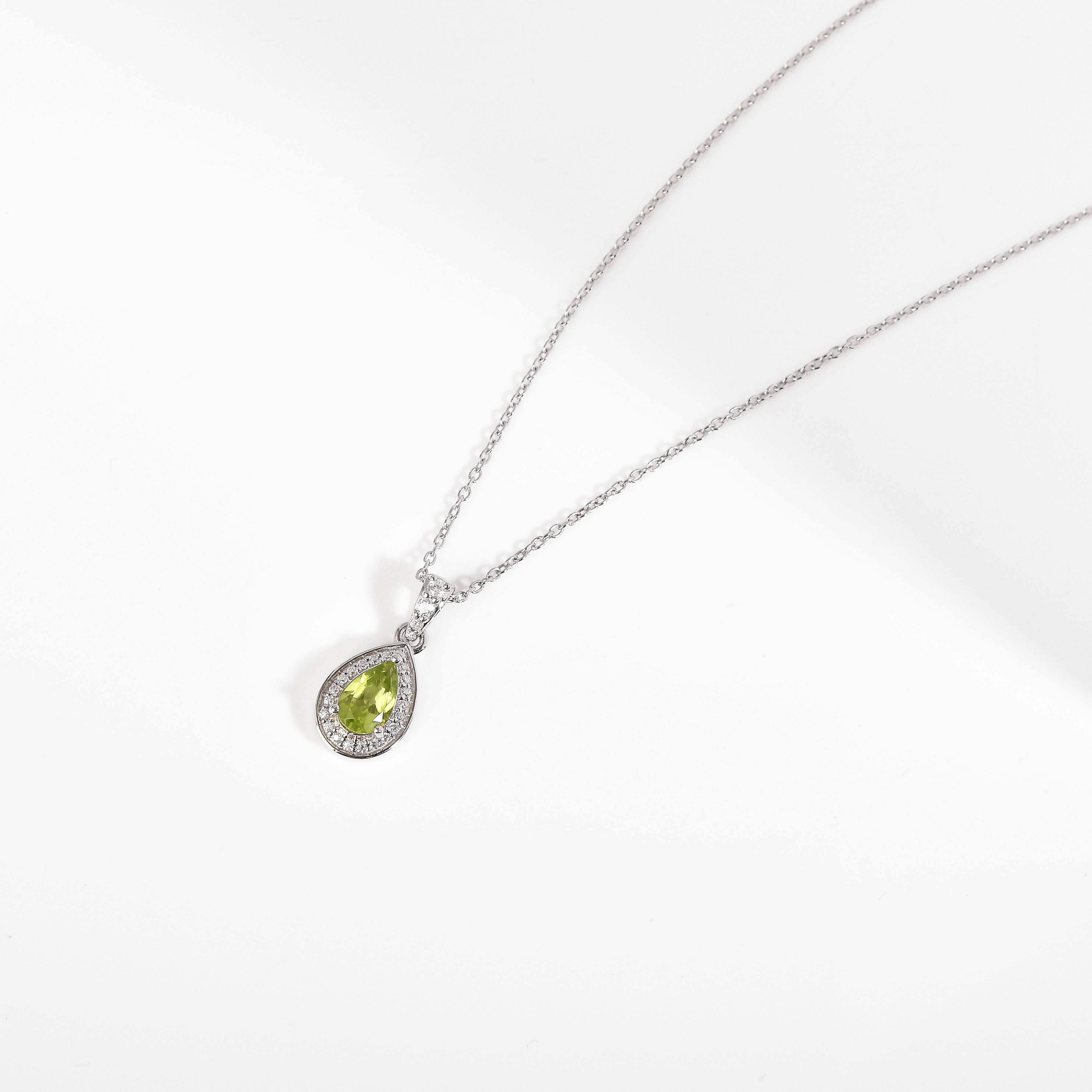 Collar con colgante de peridoto natural en forma de lágrima y halo