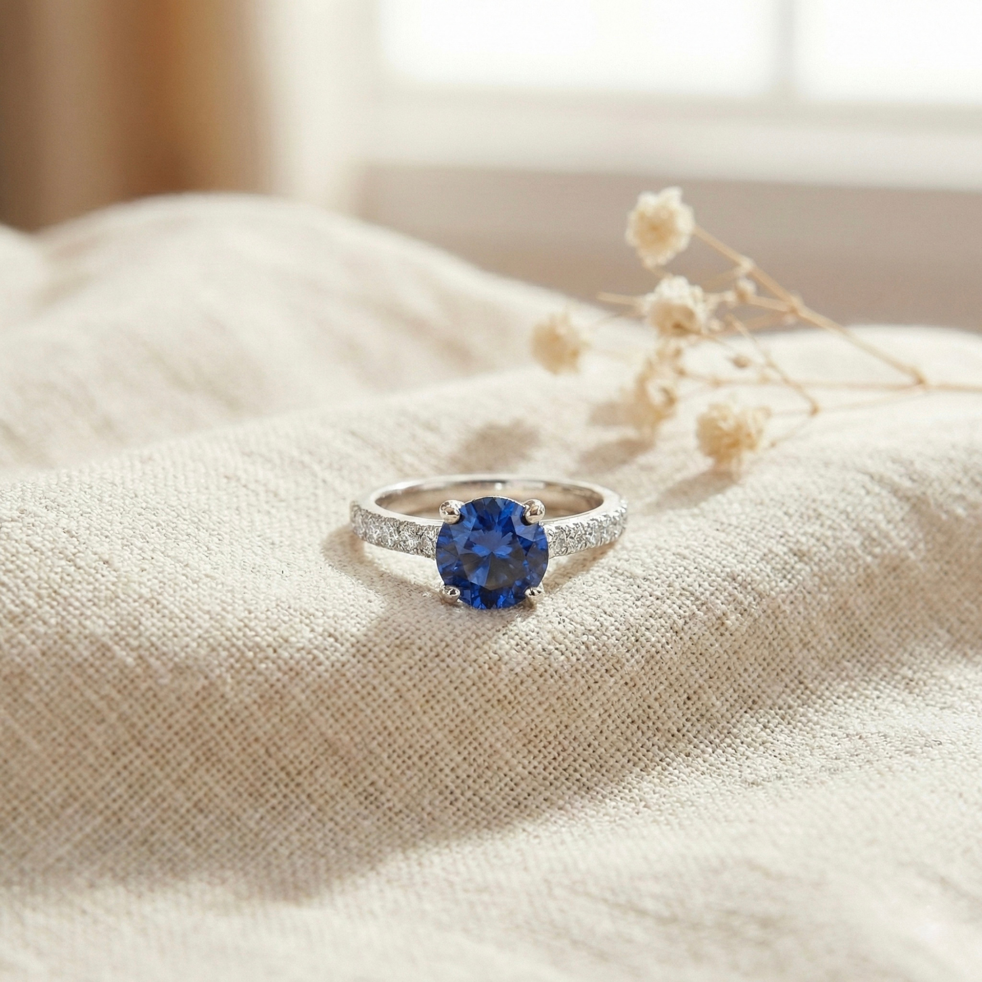 Bague solitaire ronde en saphir de Ceylan