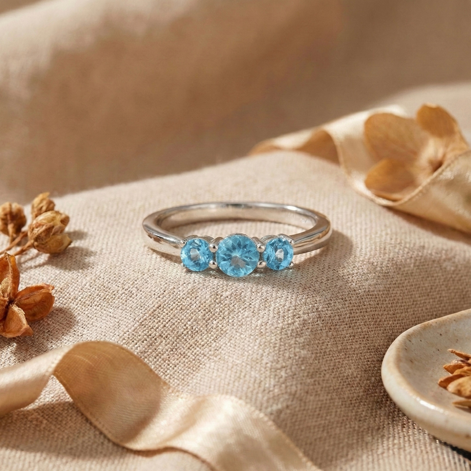 Bague à trois pierres en apatite Paraiba bleue naturelle