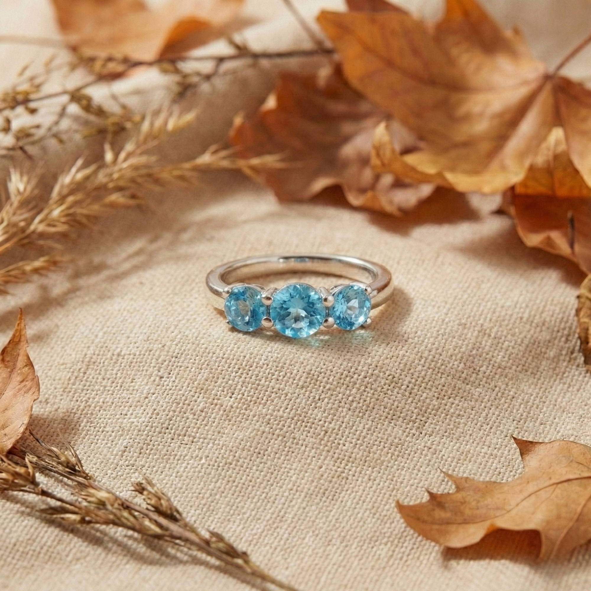 Bague à trois pierres en apatite Paraiba bleue naturelle