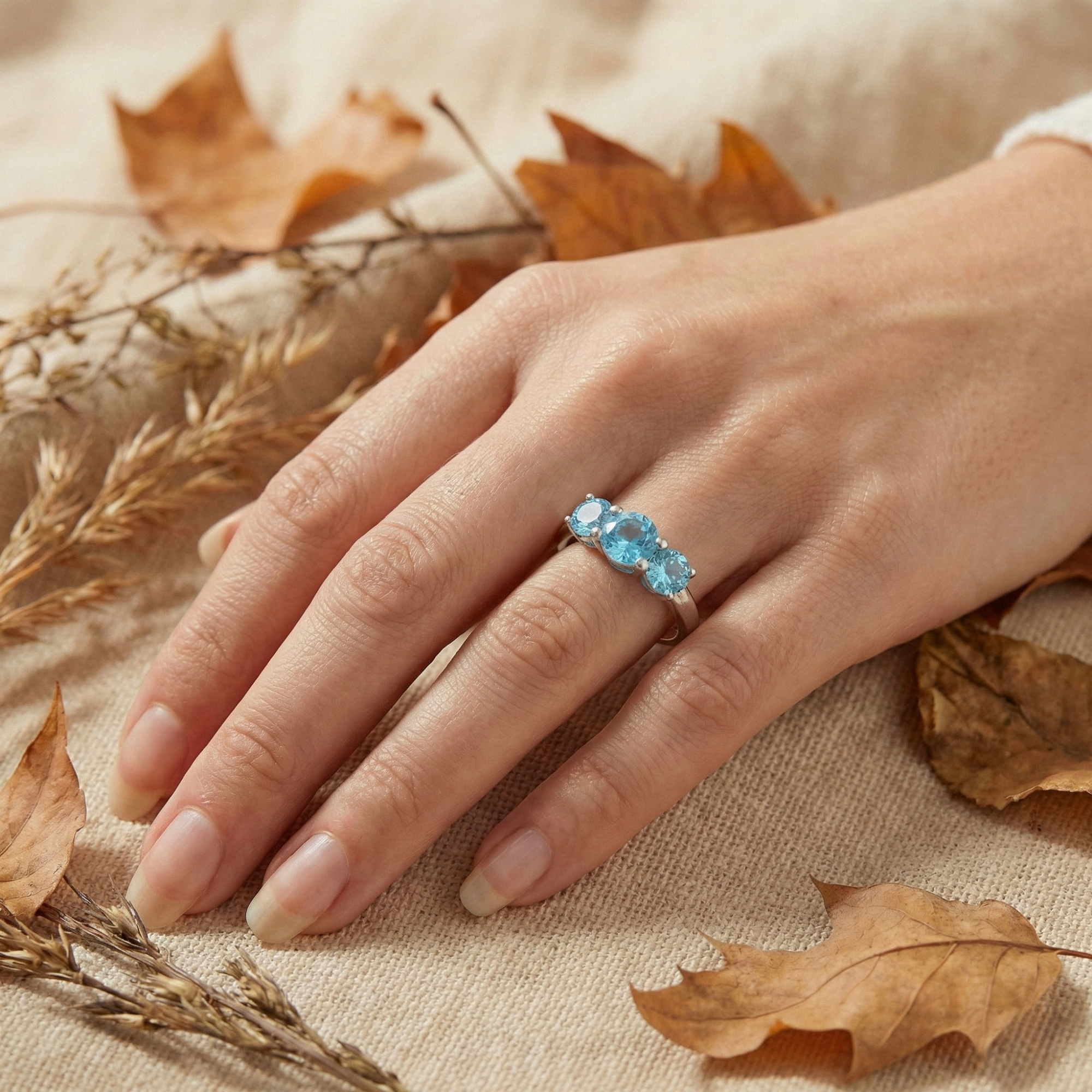 Bague à trois pierres en apatite Paraiba bleue naturelle