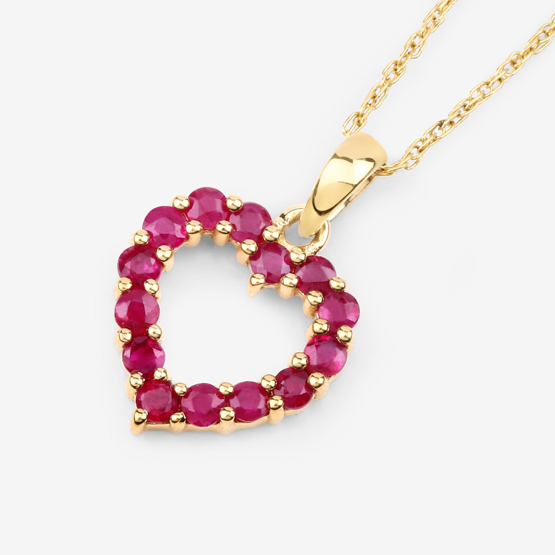 Collar con corazón de rubí en oro amarillo de 10 quilates