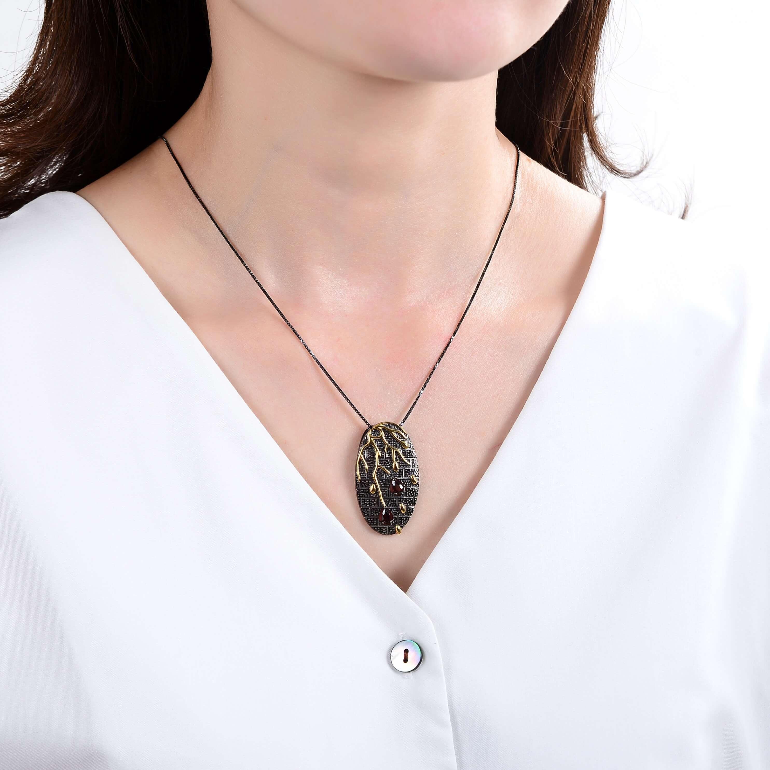 Artisan Gold Plated Garnet Pendant.
$ 50 - 100, Garnet, Pear, 925 Sterling Silver, 925 Sterling Silver Ð Gold Plated Yellow, Fashion
