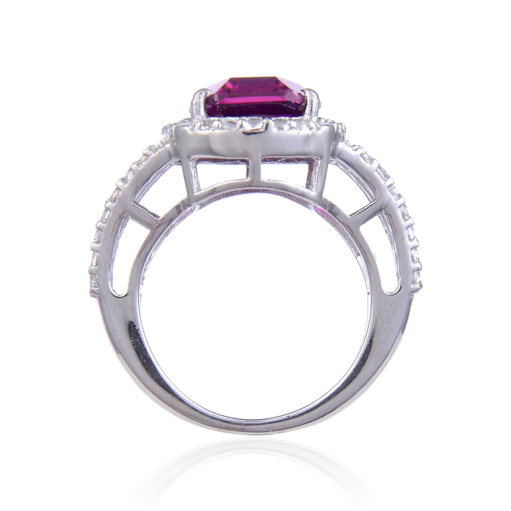 Signature Cushion Created Purple Sapphire Ring.
$ 100 Ð 150, Lab Created Purple Sapphire, Purple, White, White Topaz, 925 Sterling Silver, 6, 7, 8, Fashion