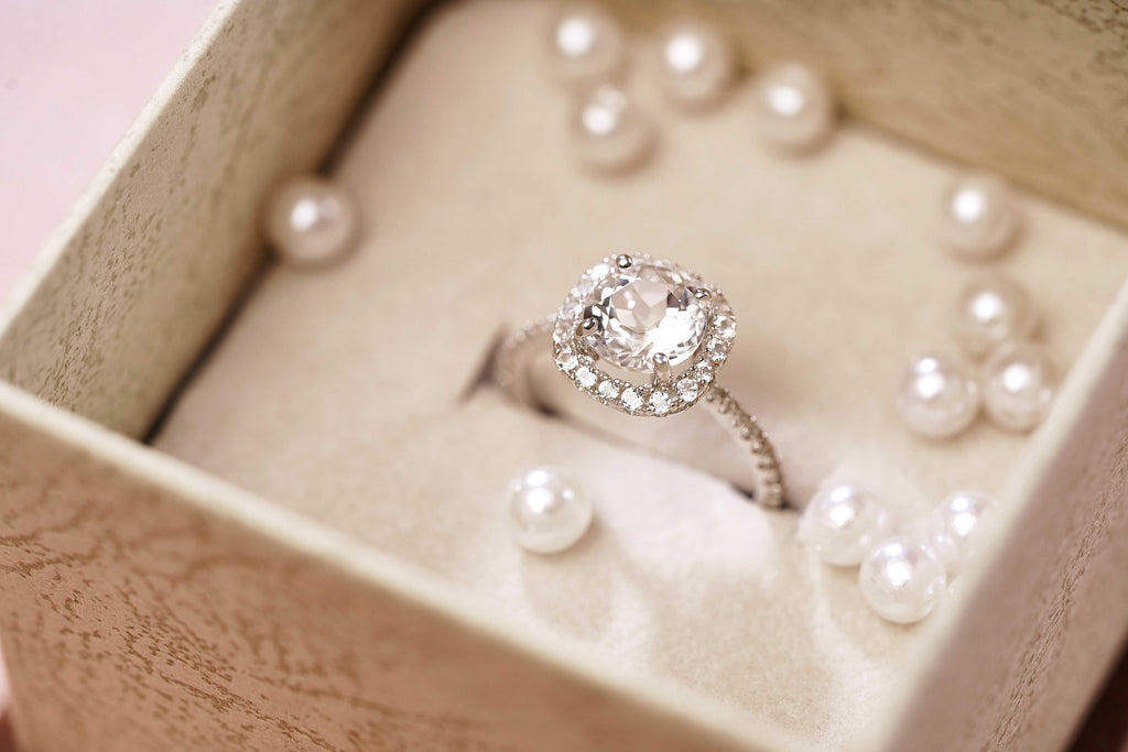 3 Essential Tips for Buying Engagement Rings This Holiday Season