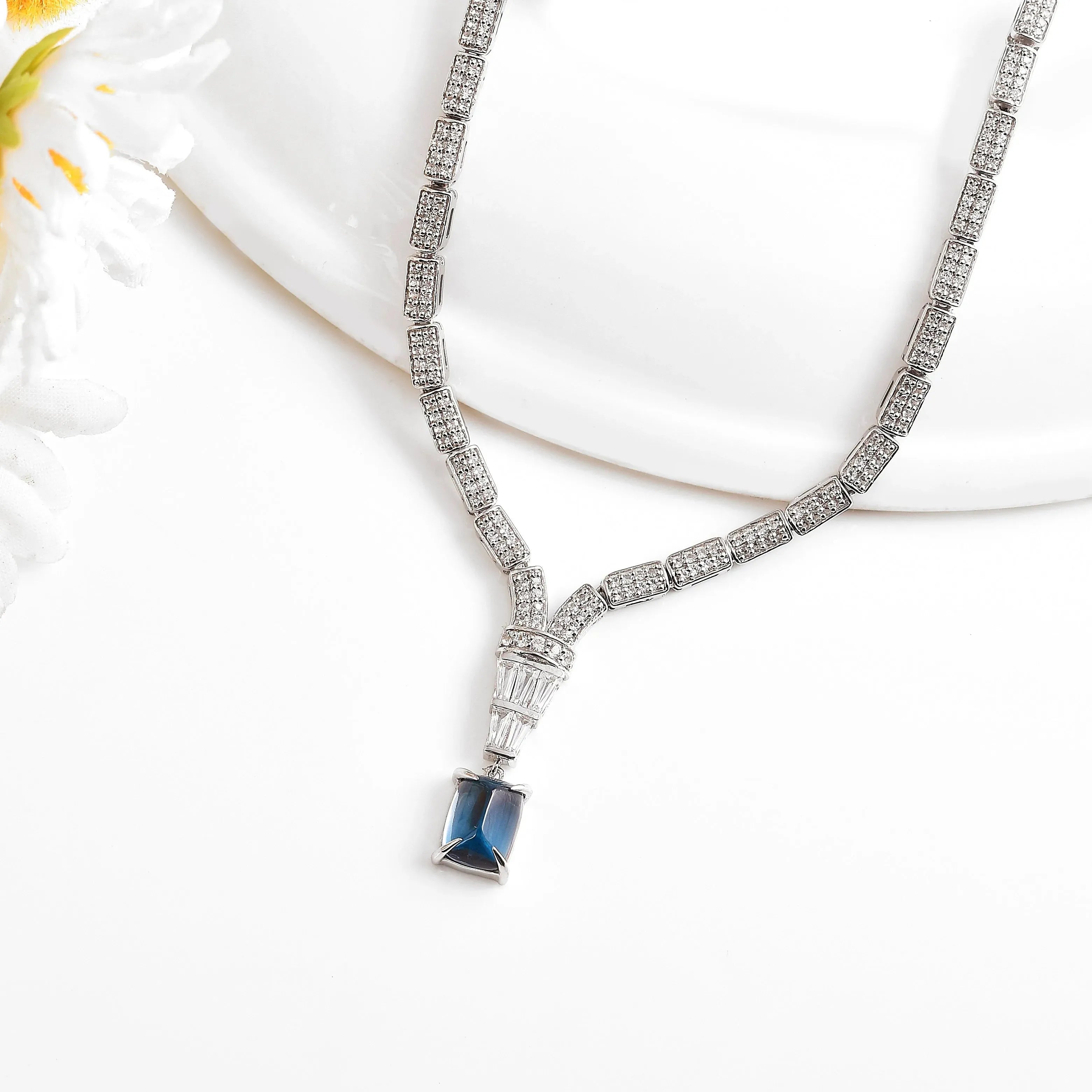 Collar con piedra natal de topacio azul de Londres natural