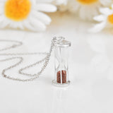 Collier avec pendentif en forme de sablier en grenat naturel