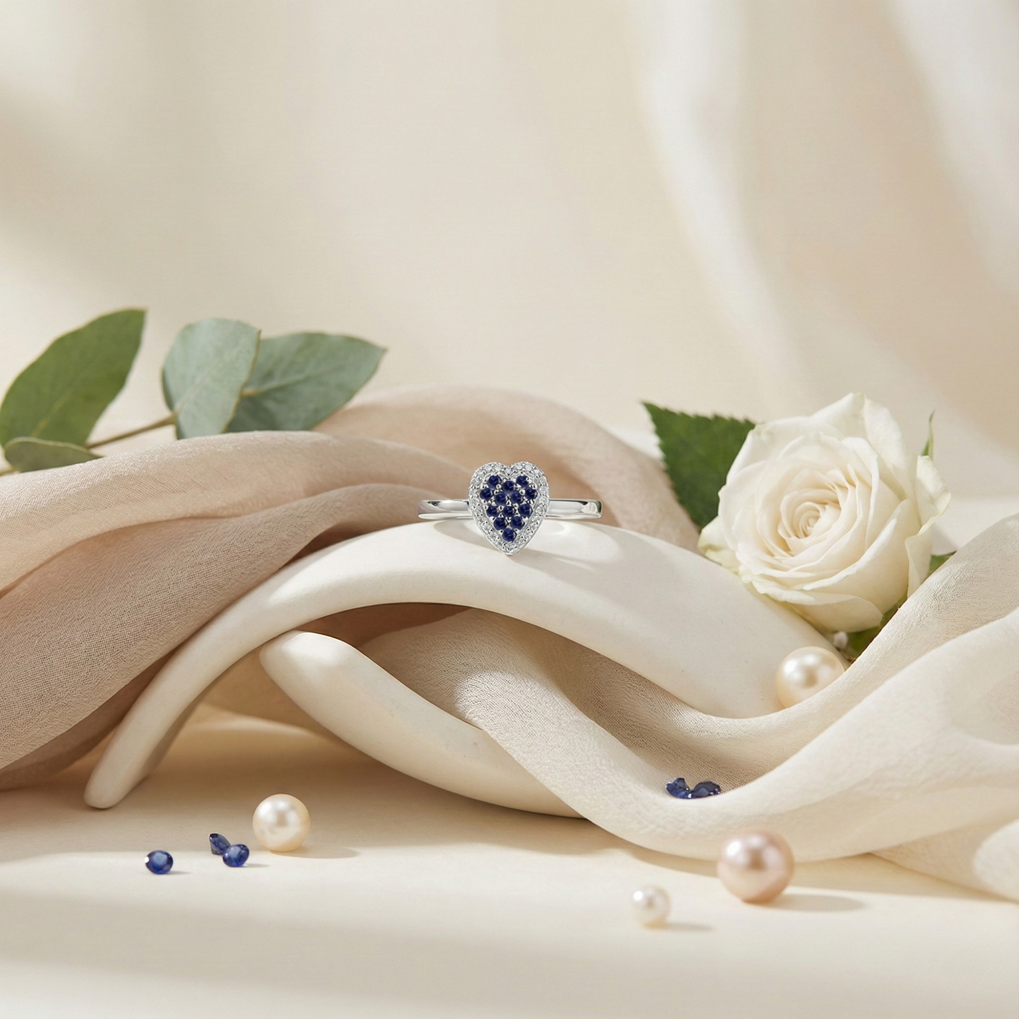 Anillo de corazón de moda con zafiro azul