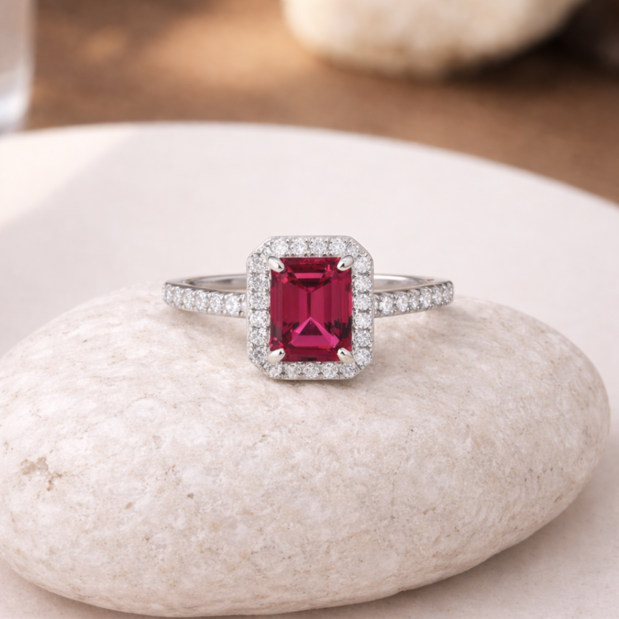 Bague octogonale en rubis cultivé en laboratoire